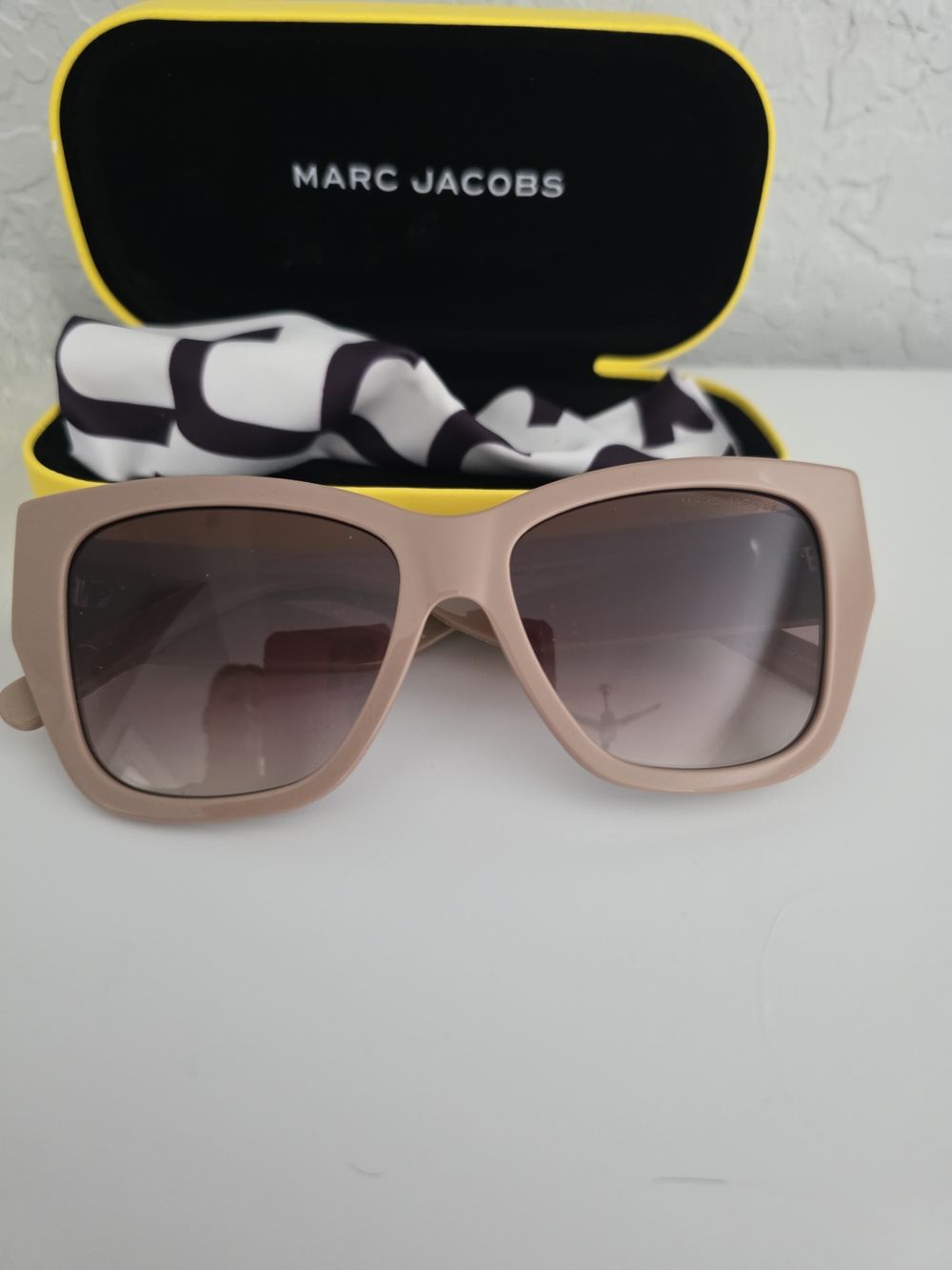 Marc Jacobs Women’s Beige Oversized Square Sunglasses